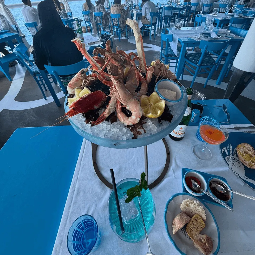 Seafood tower booked by Mariola San Juan, a Florida-based blogger, arrested by the beauty of the Mediterranean setting