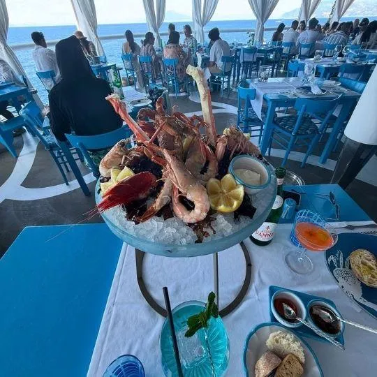Seafood tower booked by Mariola San Juan, a Florida-based blogger, arrested by the beauty of the Mediterranean setting