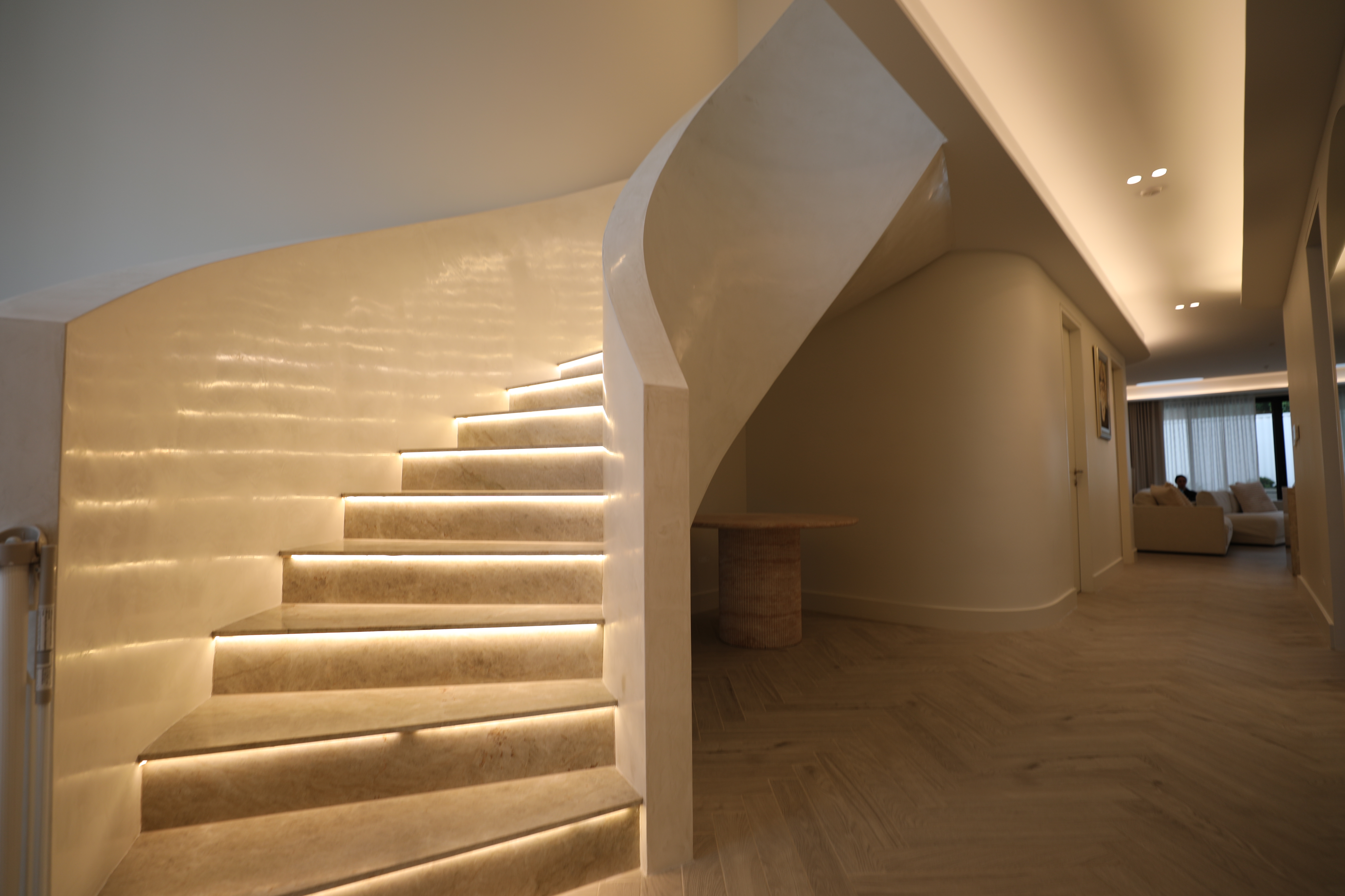 Smooth metallic waves against a dark background