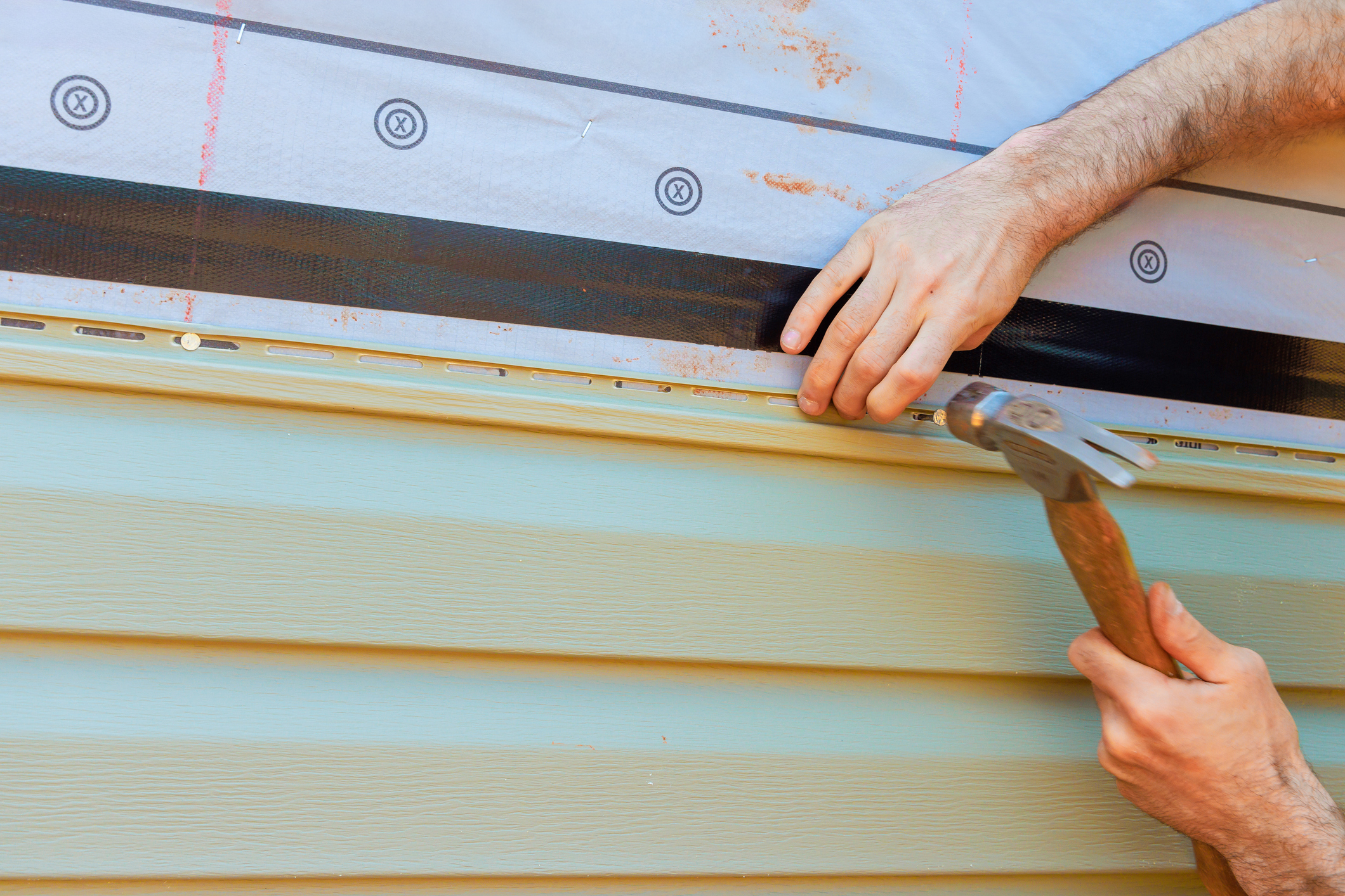 Residential siding repair in Babylon, NY for a neat and protected home