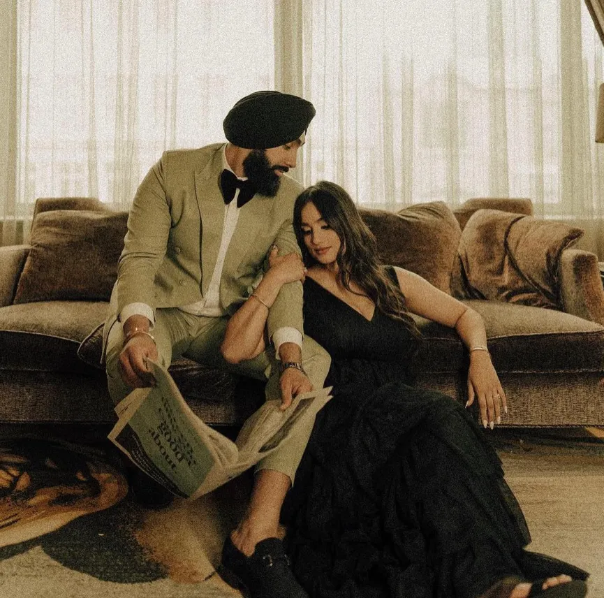 white roses in close up photography