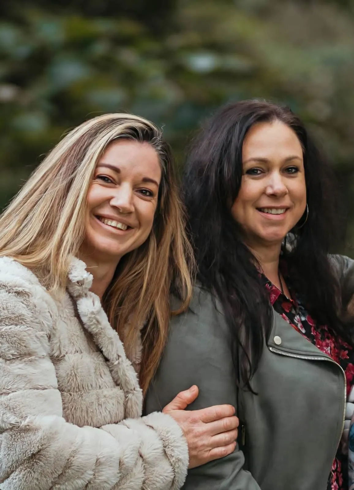 Sisters Naomi and Melissa Lewin together