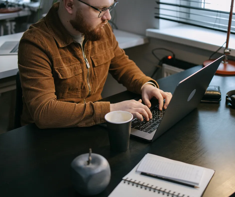 Mortgage lender analyzing STR property income and DSCR loan options Tennessee