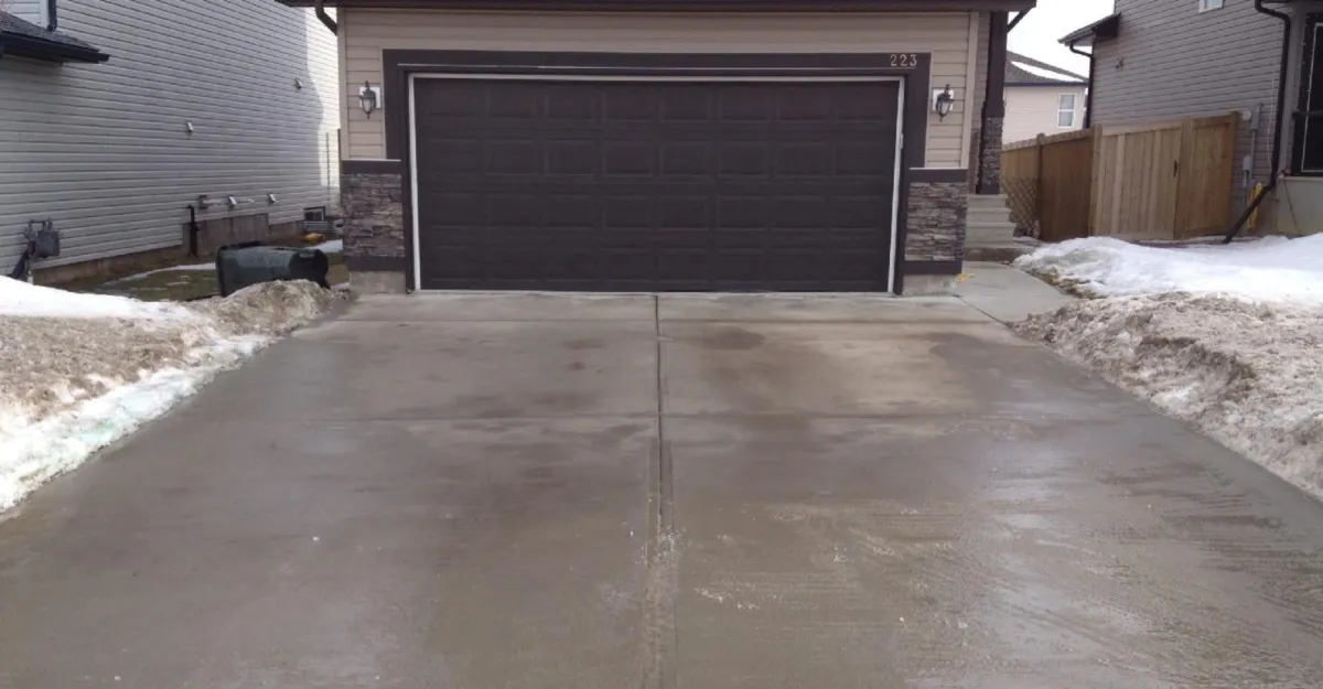Bird Eye View o a commercial plaza in Spruce Grove, Alberta.