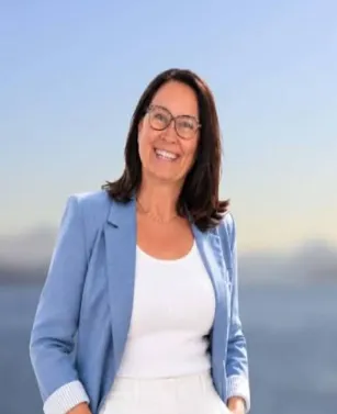 Verified agent headshot placeholder Sarah Lin