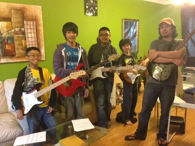 Beginner Guitar Lessons Senior (13 years and above)