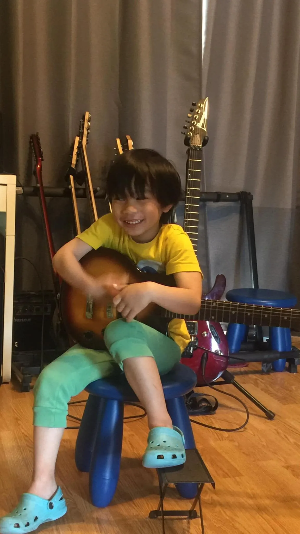 Beginner Guitar Lessons for Early Starters (5 to 6 years old)