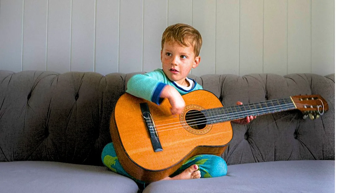 Beginner Guitar Lessons for Early Starters (5 to 6 years old)