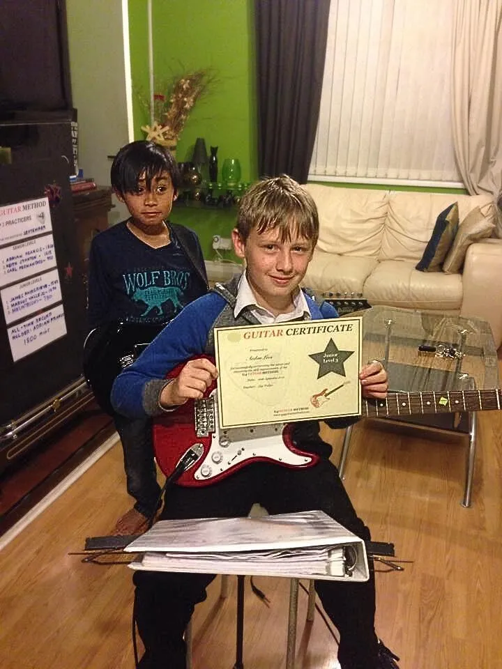 Beginner Guitar Lessons Junior (7 to 12 years old)