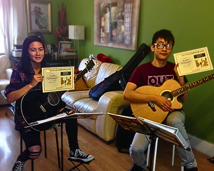 Beginner Guitar Lessons Senior (13 years and above)