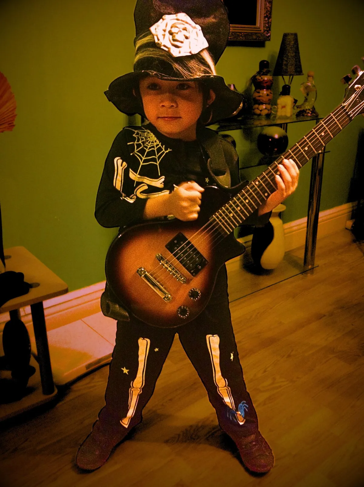 Beginner Guitar Lessons for Early Starters (5 to 6 years old) Tipton West Midlands UK