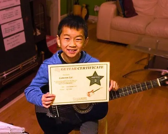Beginner Guitar Lessons Junior (7 to 12 years old)