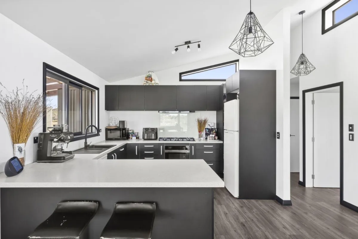 modern deck built by MK Contracting Nelson