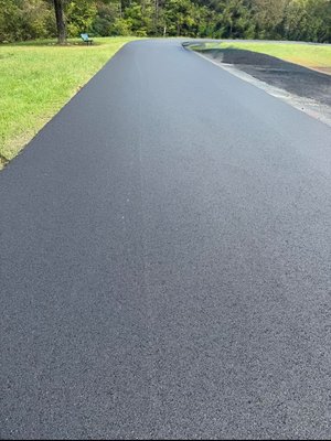 Knoxville Asphalt Install asphalt in Driveway