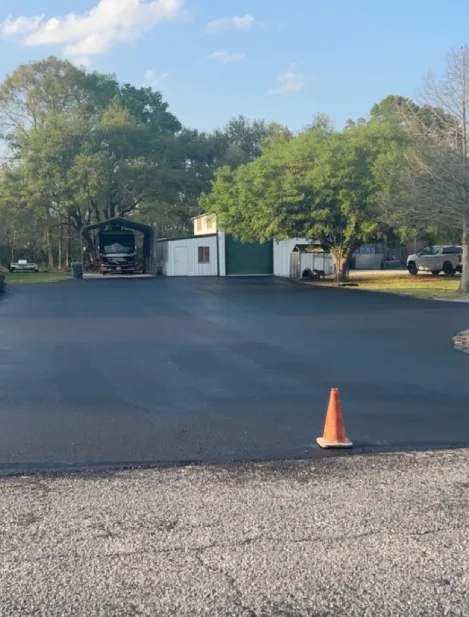 Knoxville Asphalt Install asphalt in Driveway