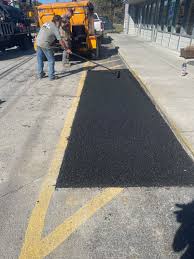 Knoxville Asphalt Install asphalt in Driveway