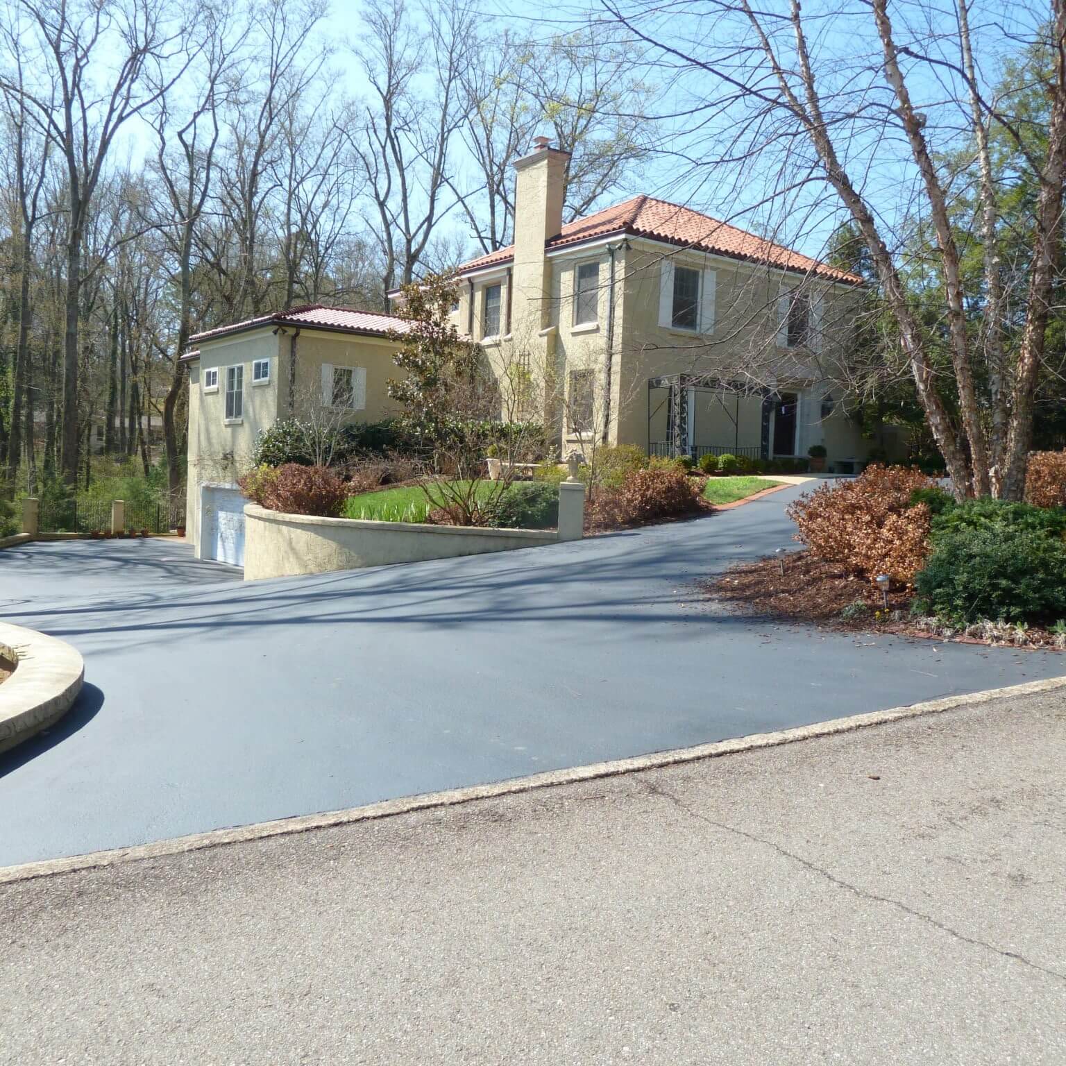 Knoxville Asphalt Install asphalt in Driveway