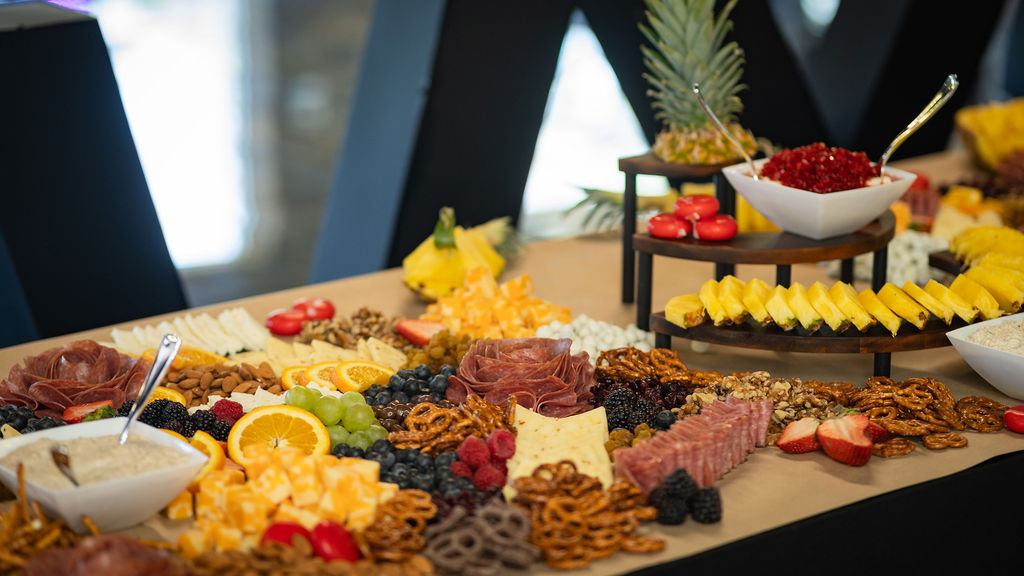 Detalles que Transforman La Comida de una Quinceañera en una Experiencia Unica.