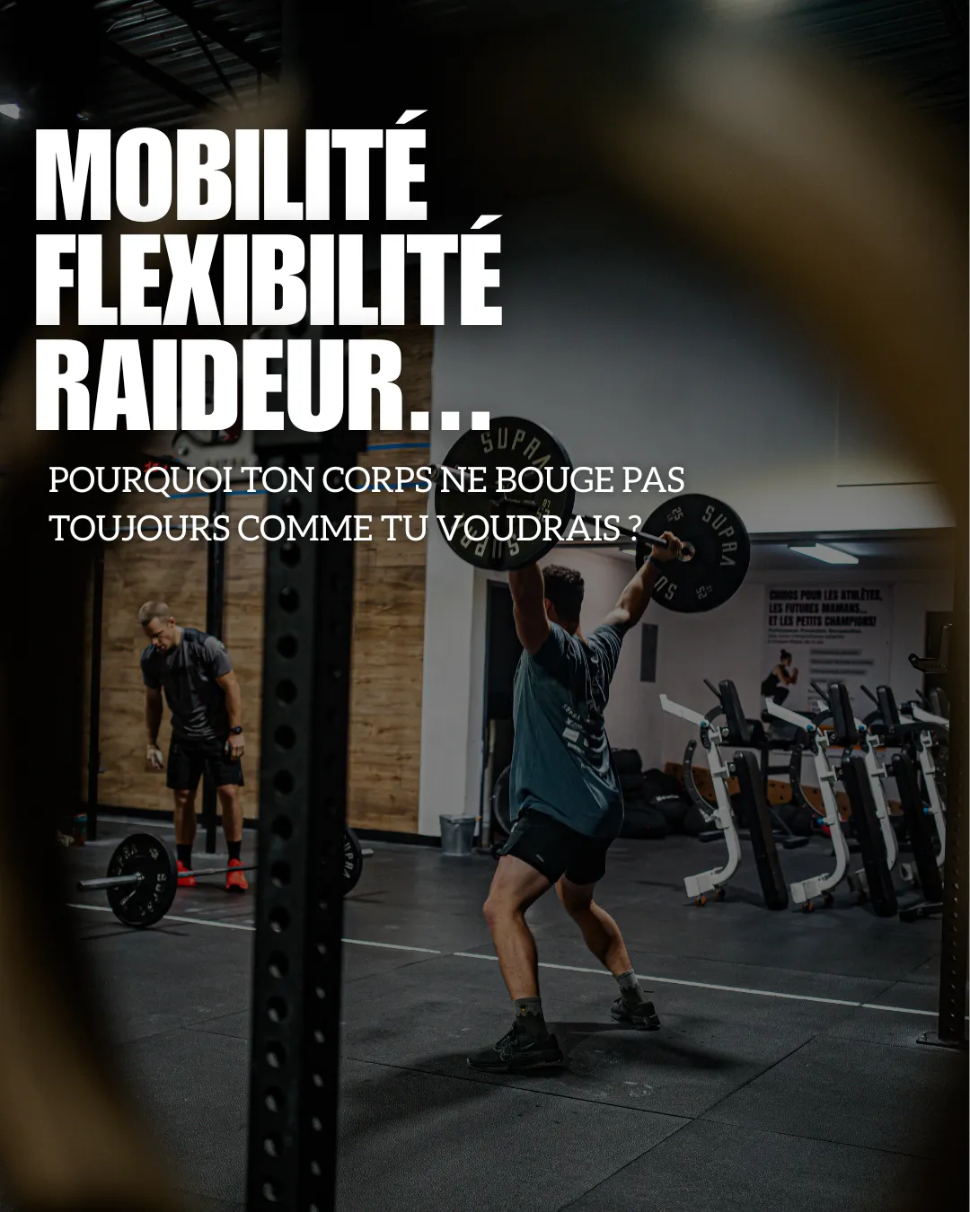 Homme de 35 ans qui se fait guider comment mieux bouger et améliorer sa flexibiilité et sa mobilité
