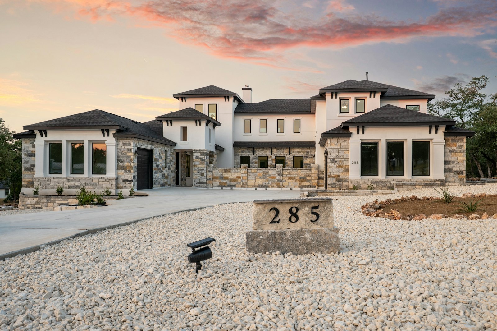 Exterior Finishes That Earn Their Keep in the Hill Country