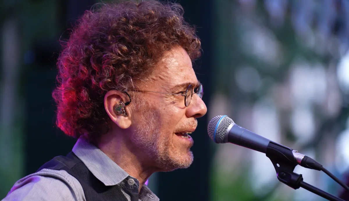 worm's eye-view photography of ceiling