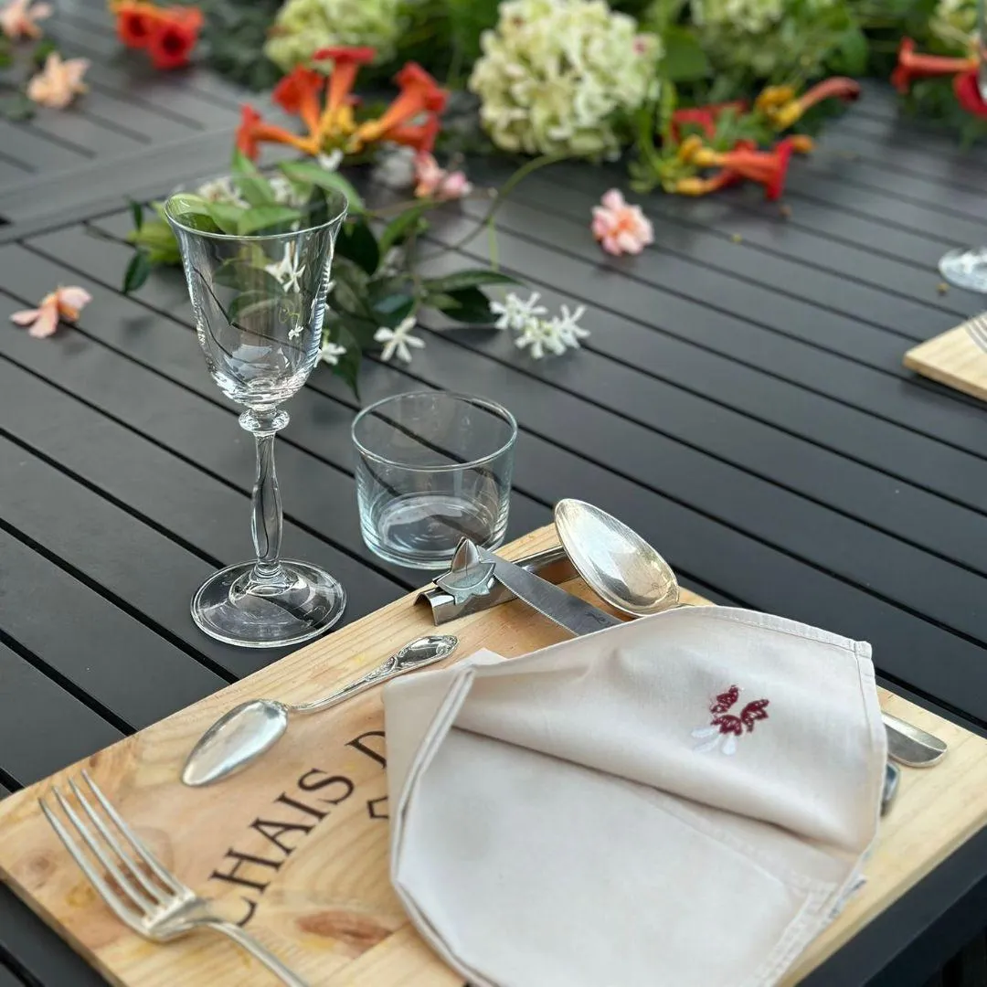 table d'hôtes en terrasse pour le repas du soir