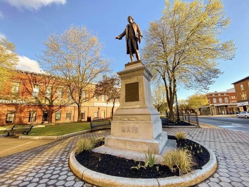 Screened-in porches and hot tub decks in Rochester NH
