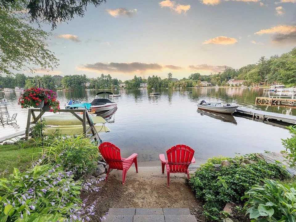 Lake-facing deck with drainage system in Beaver Lake Derry NH