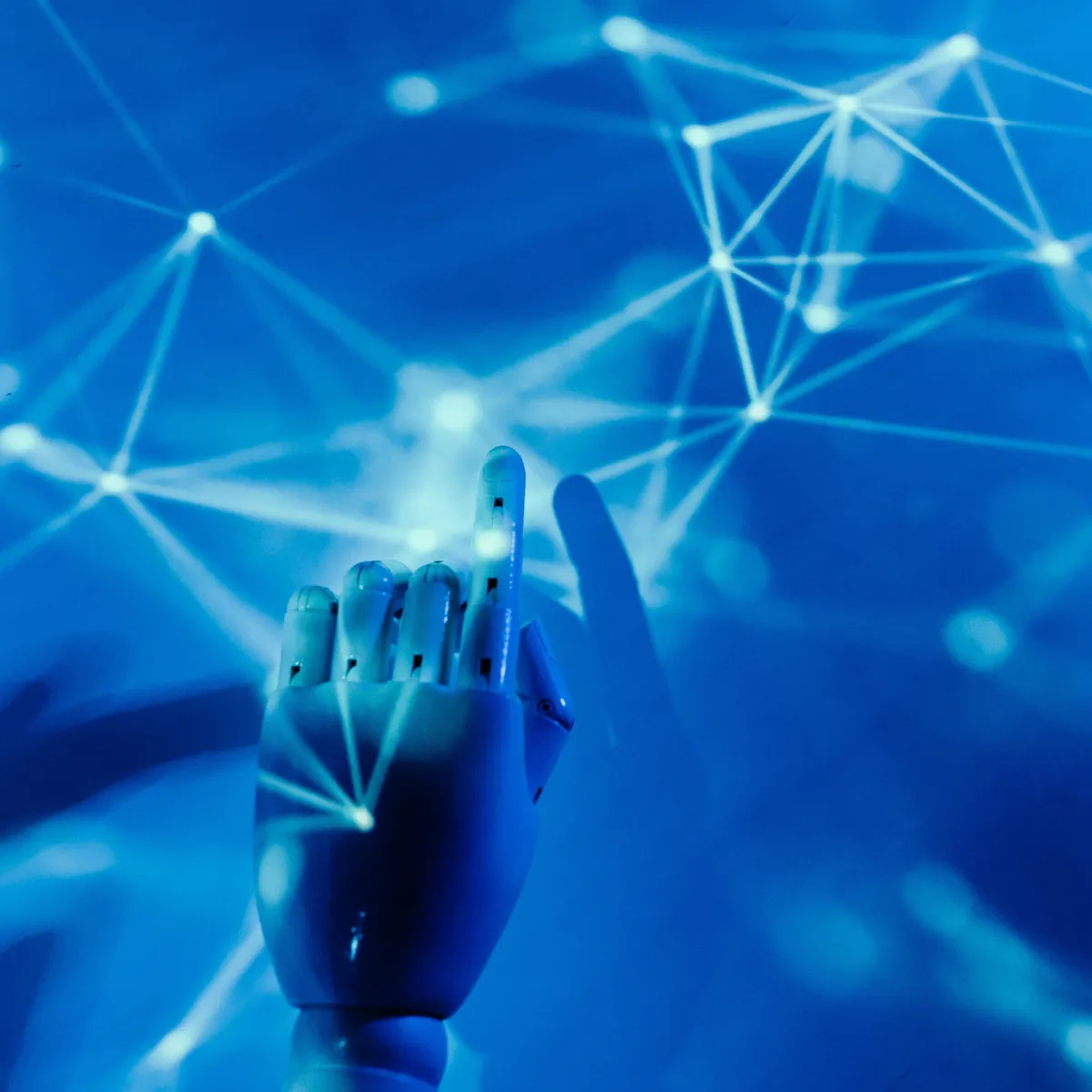 Futuristische KI Automatisierung mit Chat und Voice Interface