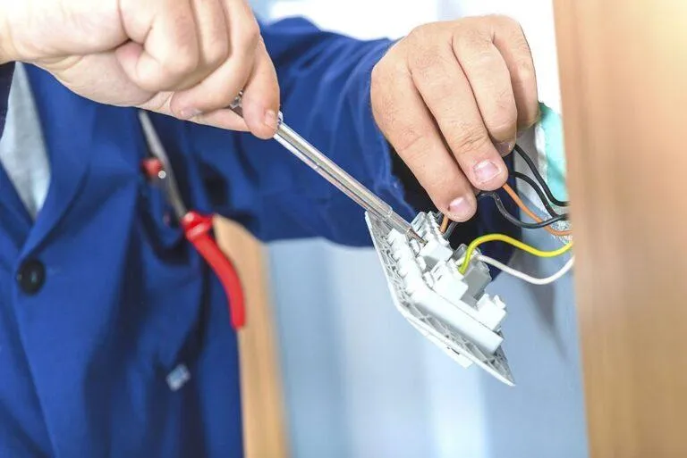 24/7 Available Emergency Electrician in Waxahachie, TX