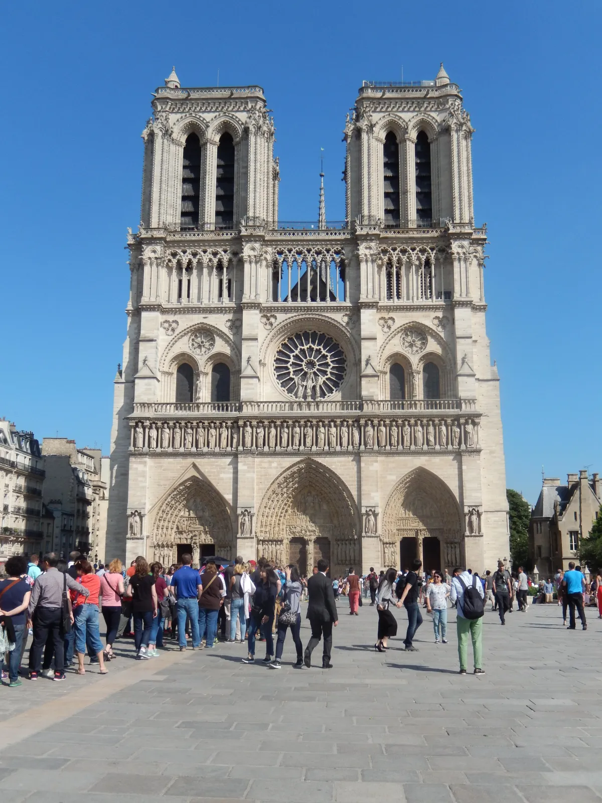 Photo of the front of the Notre Dame