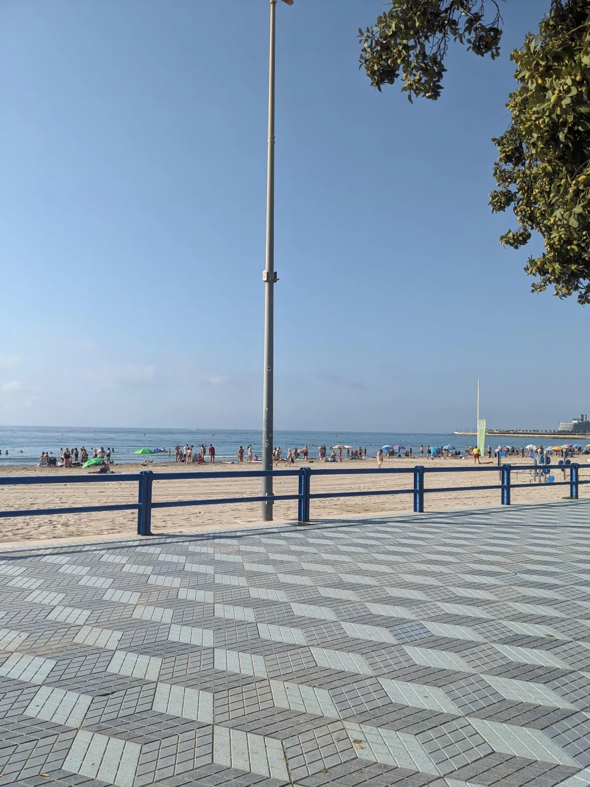The beach in Alicante, Playa del Postiget