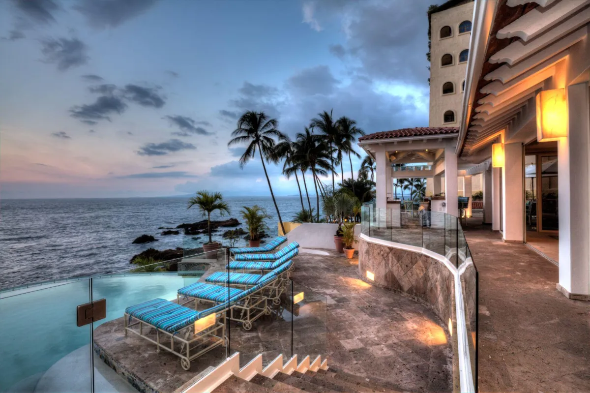 A beautiful evening overlooking the ocean at Vallarta Vitality retreat.