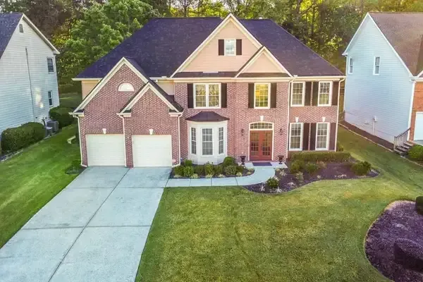 Suwanee Concrete levels Driveway.