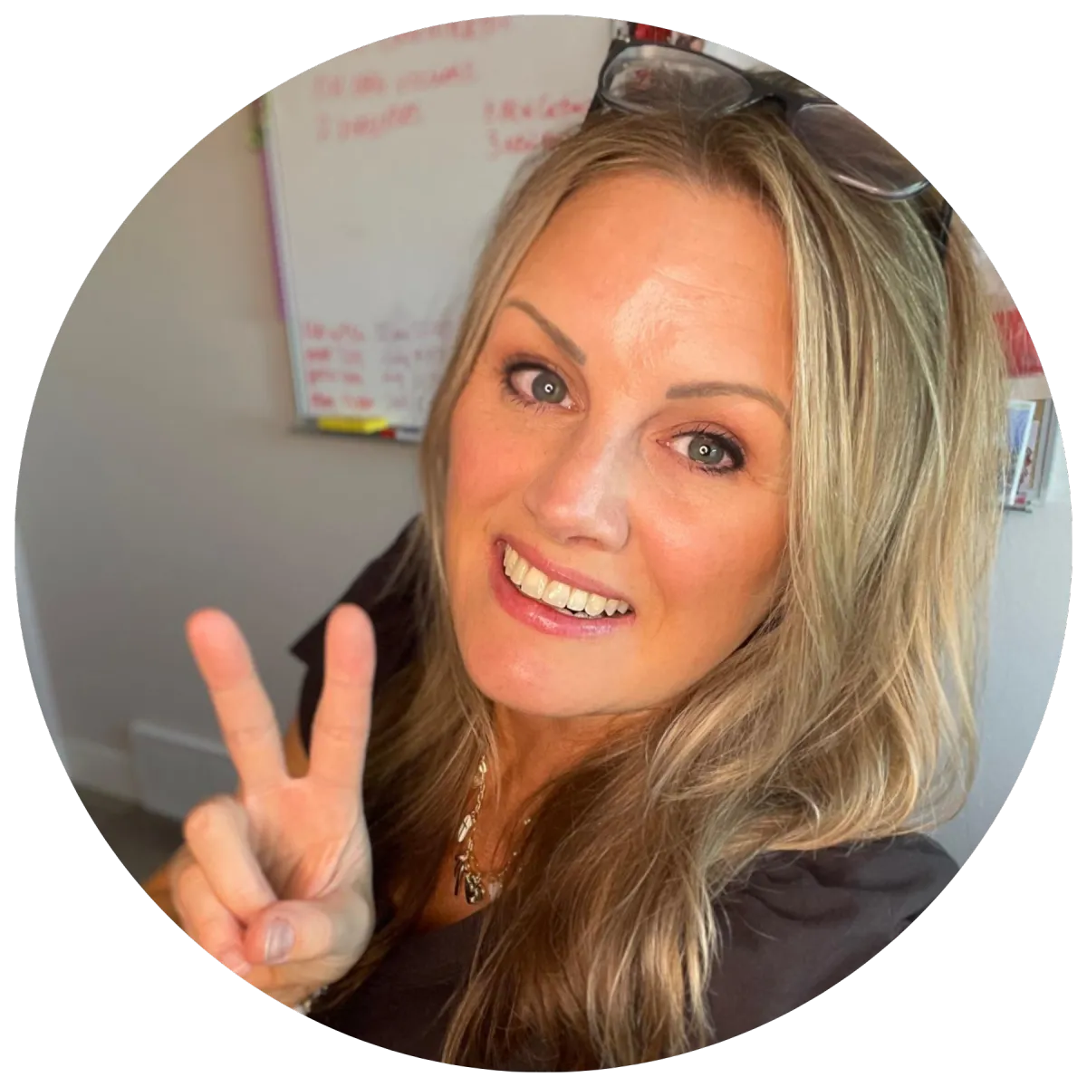 HEADSHOT — Mindy Vaxen