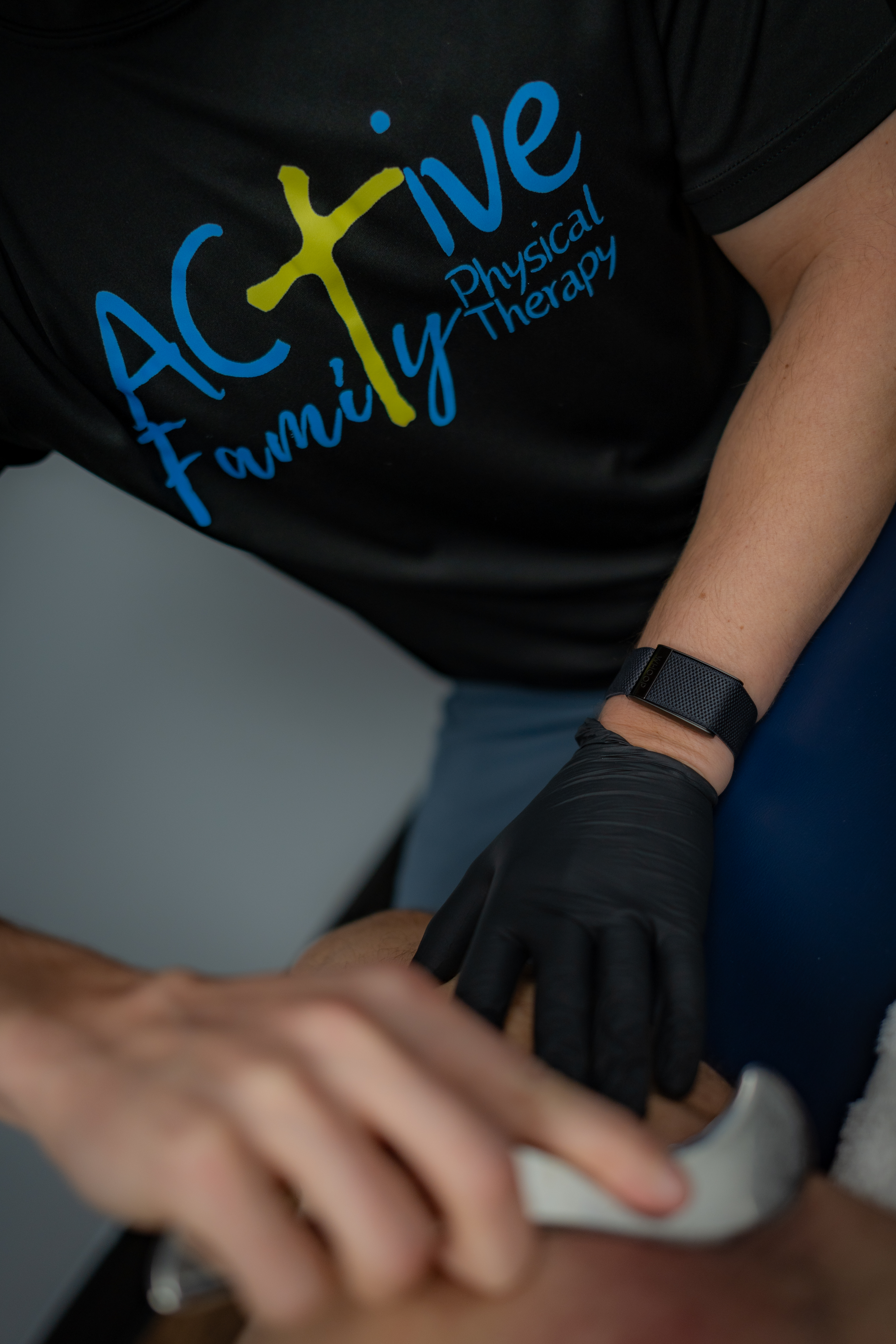 Owners of Active Family Physical Therapy with their family in Jacksonville Florida