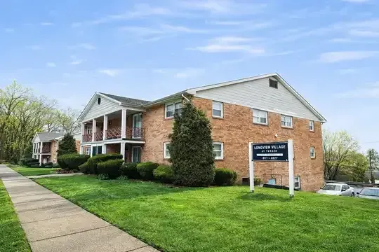 Allentown Concrete builds and installs patios.