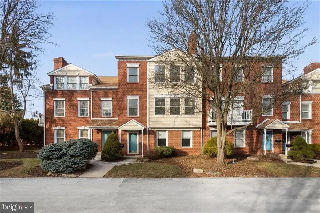 Allentown Concrete builds and installs Driveway.