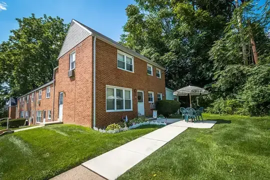 Allentown Concrete builds and installs Driveway.