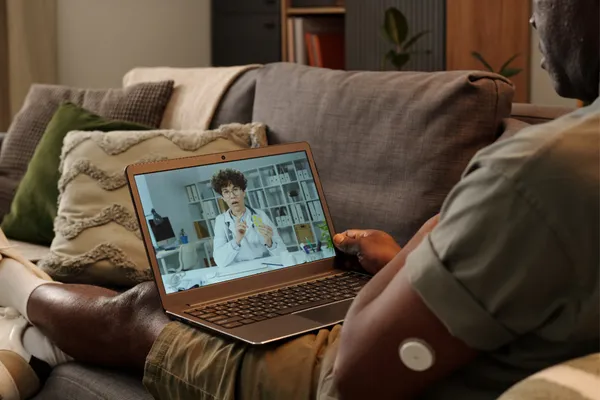 Hoe we de kloof tussen de 'wereld van actie' en de burgermaatschappij overbruggen