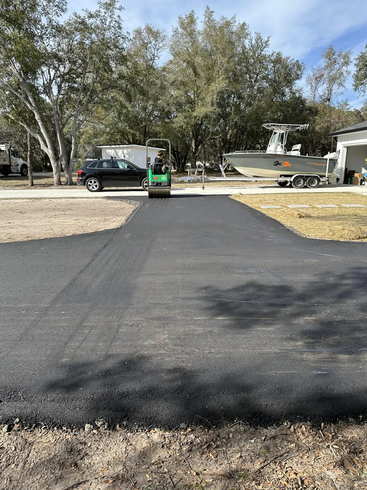 New driveway in Miami, paved with high-quality asphalt by expert asphalt paving contractors for a long-lasting, attractive finish.