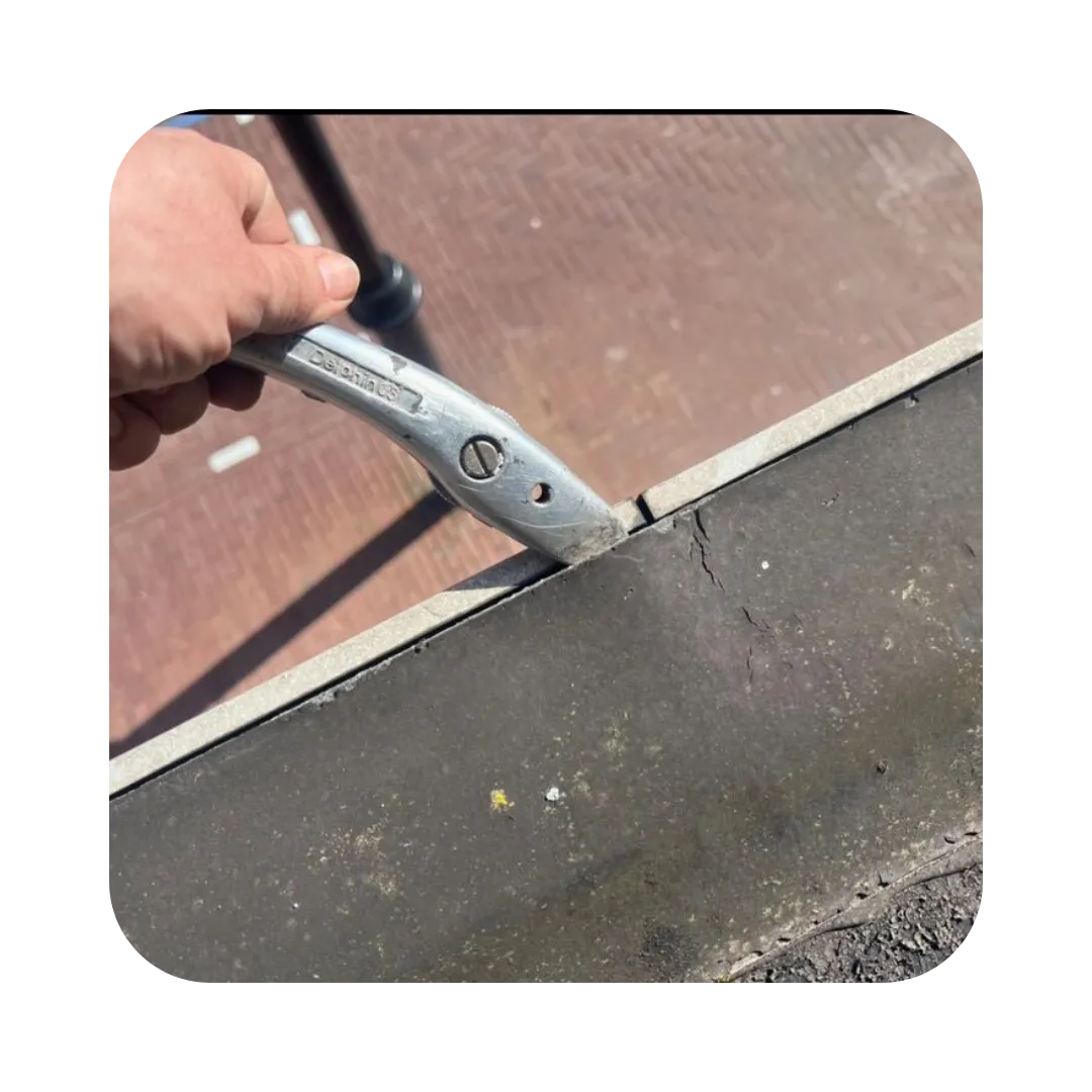 Martins Daktechniek Almere dak inspecties afbeelding tijdens controle.