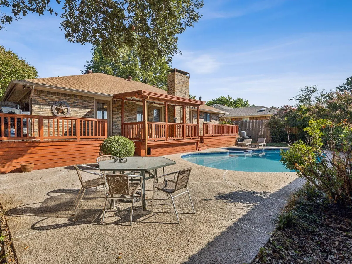 Amarillo Concrete builds and installs pool