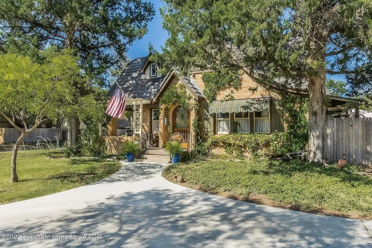 Amarillo Concrete builds and installs driveway