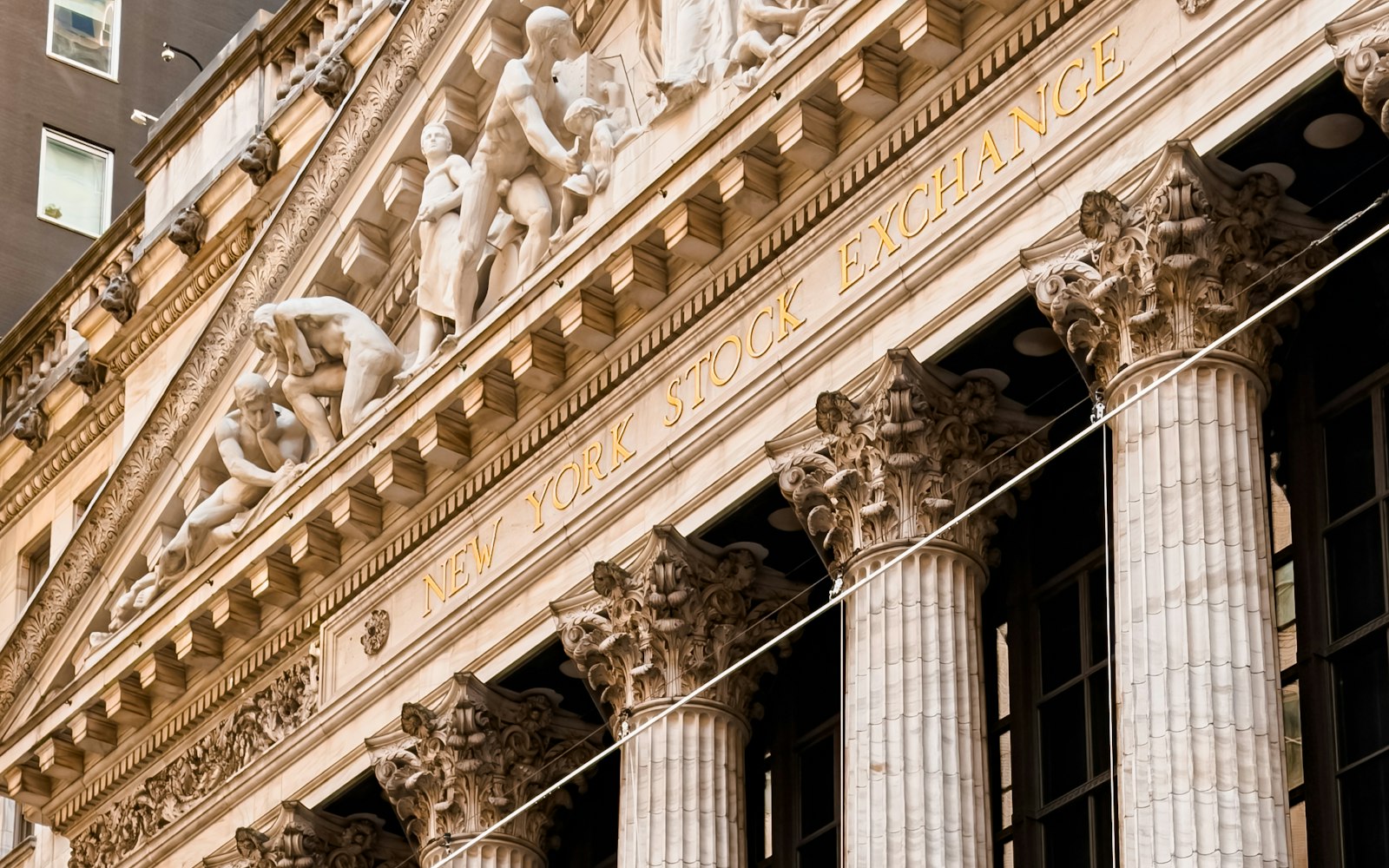 Reading the VIX Term Structure: What Contango and Backwardation Tell Swing Traders