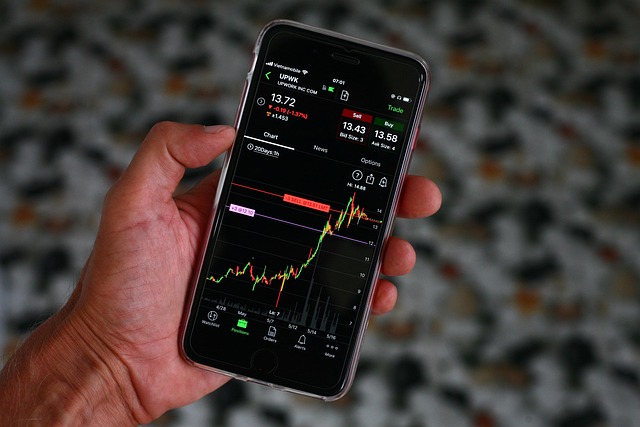Dividend Stocks: The Smart Investor’s 2025 Strategy for Steady Income and Market Protection