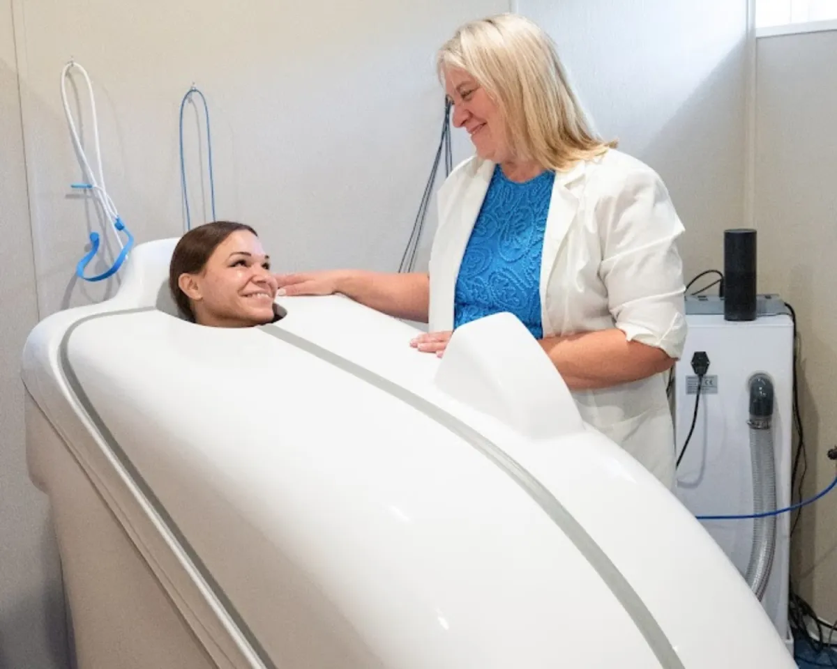green leaf on brown tree trunk
