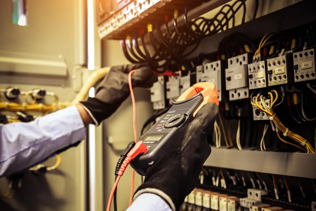 Electrician using a clamp meter for electrical diagnostics and troubleshooting in a commercial electrical panel in Indianapolis, Indiana. Branch Electric performing expert electrical troubleshooting and repair in Indianapolis. Fast, on-site diagnostics for residential and commercial properties.