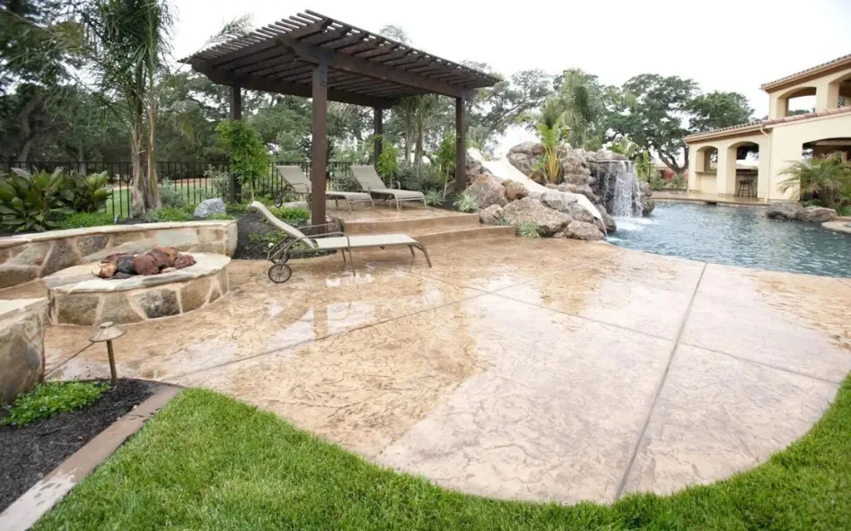 Fort Lauderdale  Concrete constructs pool deck