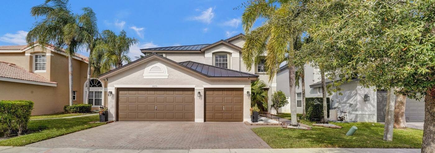 Front view of 5 bedroom home for rent in Miramar FL